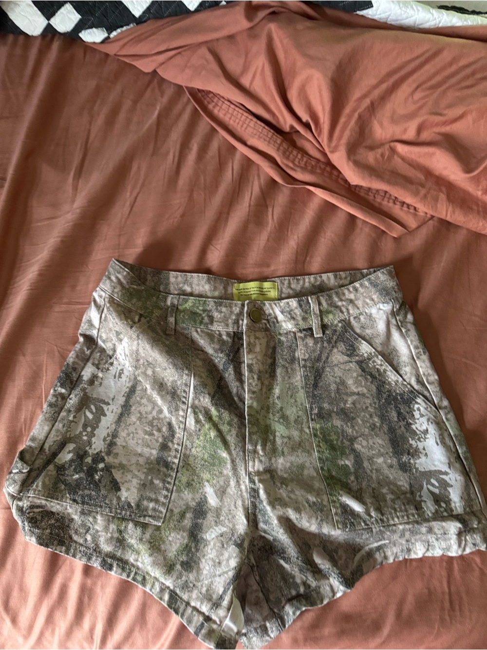 Duvin Design Company camo camouflage shorts size 29.